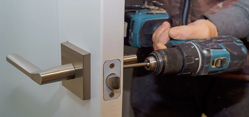 Broken Door Handle Lock Repair in San Fernando, California